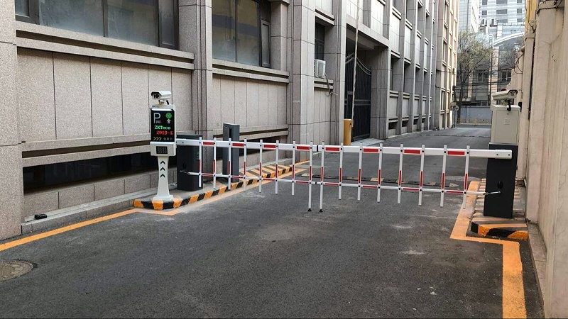 小區(qū)車輛出入管理系統(tǒng)，實(shí)現(xiàn)人員及車輛出入管理無人化