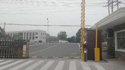 工廠(chǎng)車(chē)牌識(shí)別系統(tǒng)率低怎么解決？