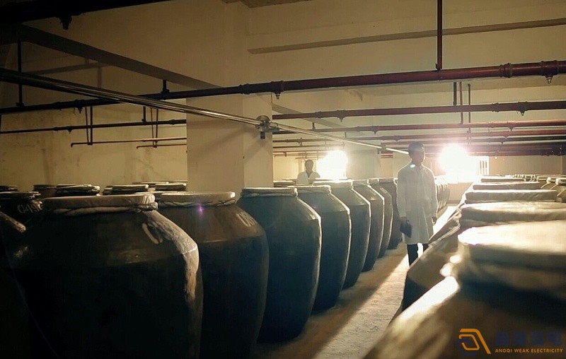 成都盎柒弱電—酒廠窖池測溫儀有什么作用？